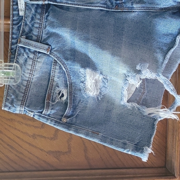 Zara Embroidered Distress/Destroy Denim Shorts - Picture 3 of 9